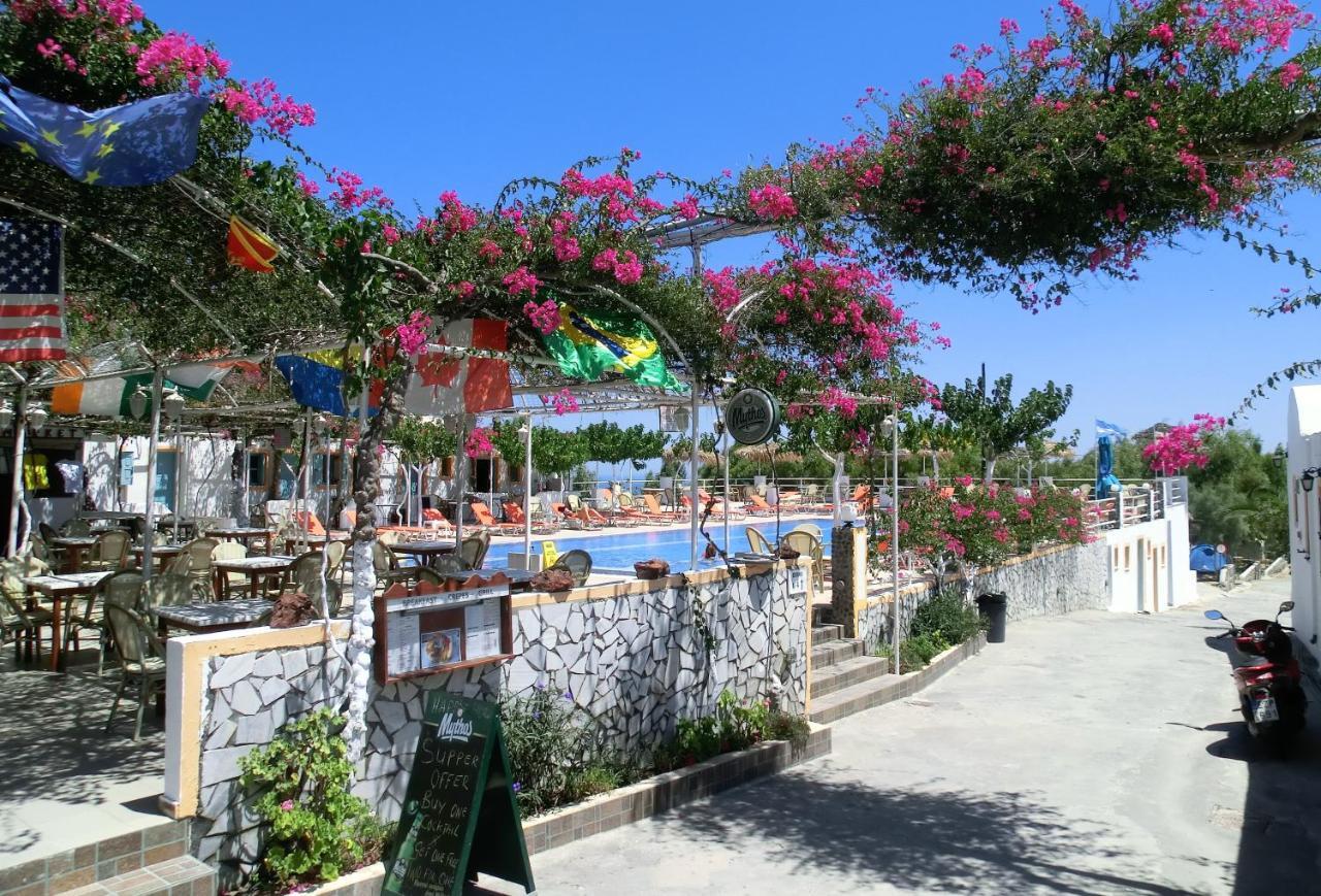 Santorini Camping & Hostel Φηρά Εξωτερικό φωτογραφία