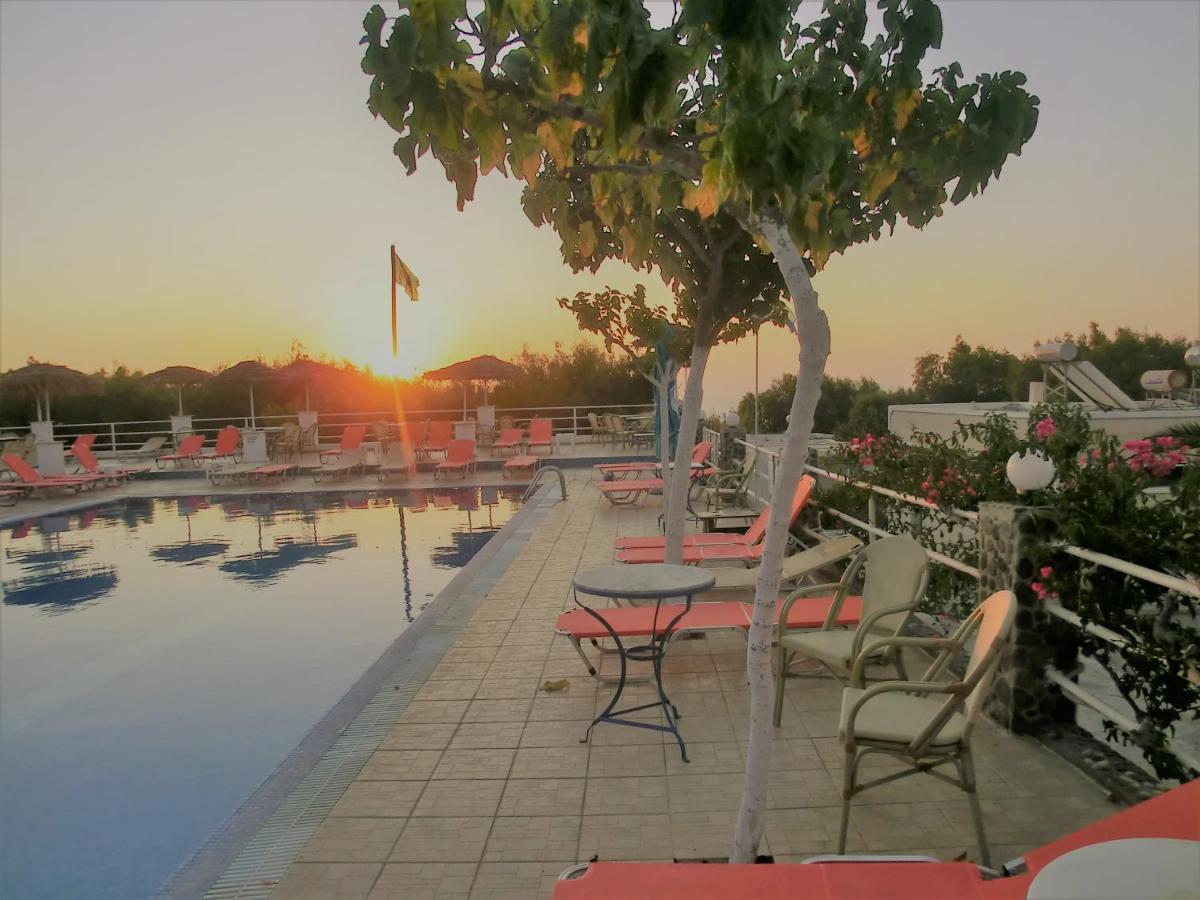 Santorini Camping & Hostel Φηρά Εξωτερικό φωτογραφία