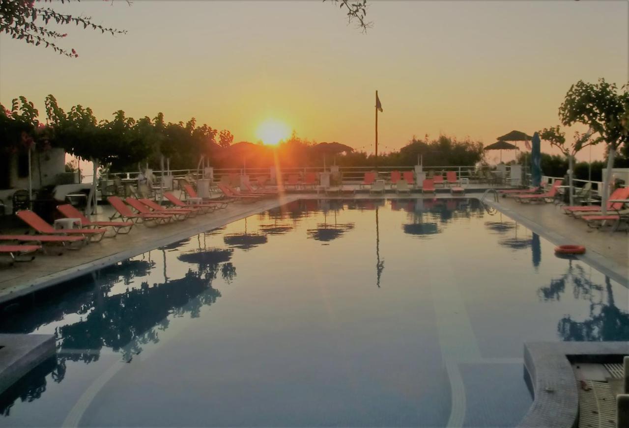 Santorini Camping & Hostel Φηρά Εξωτερικό φωτογραφία