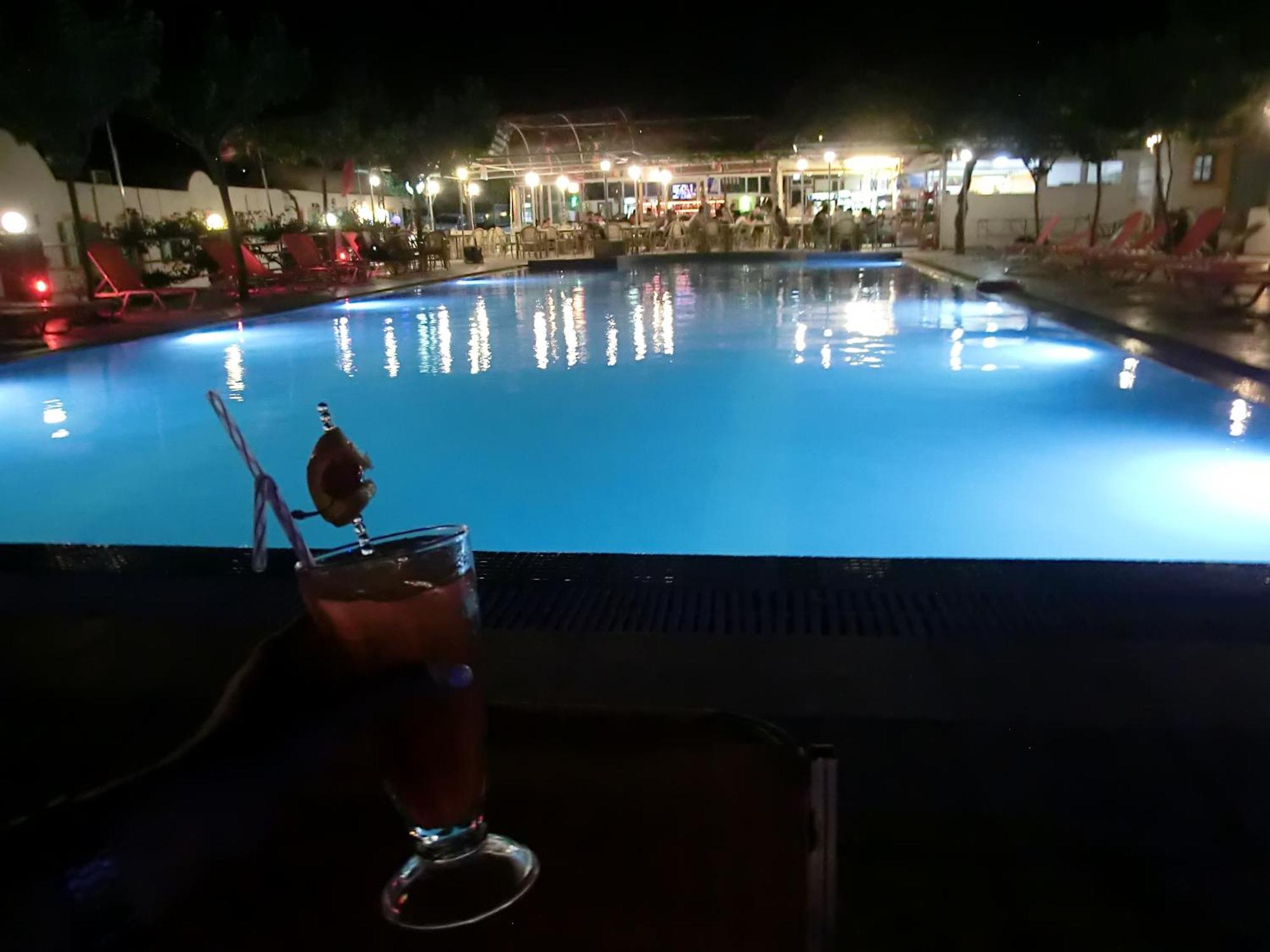 Santorini Camping & Hostel Φηρά Εξωτερικό φωτογραφία