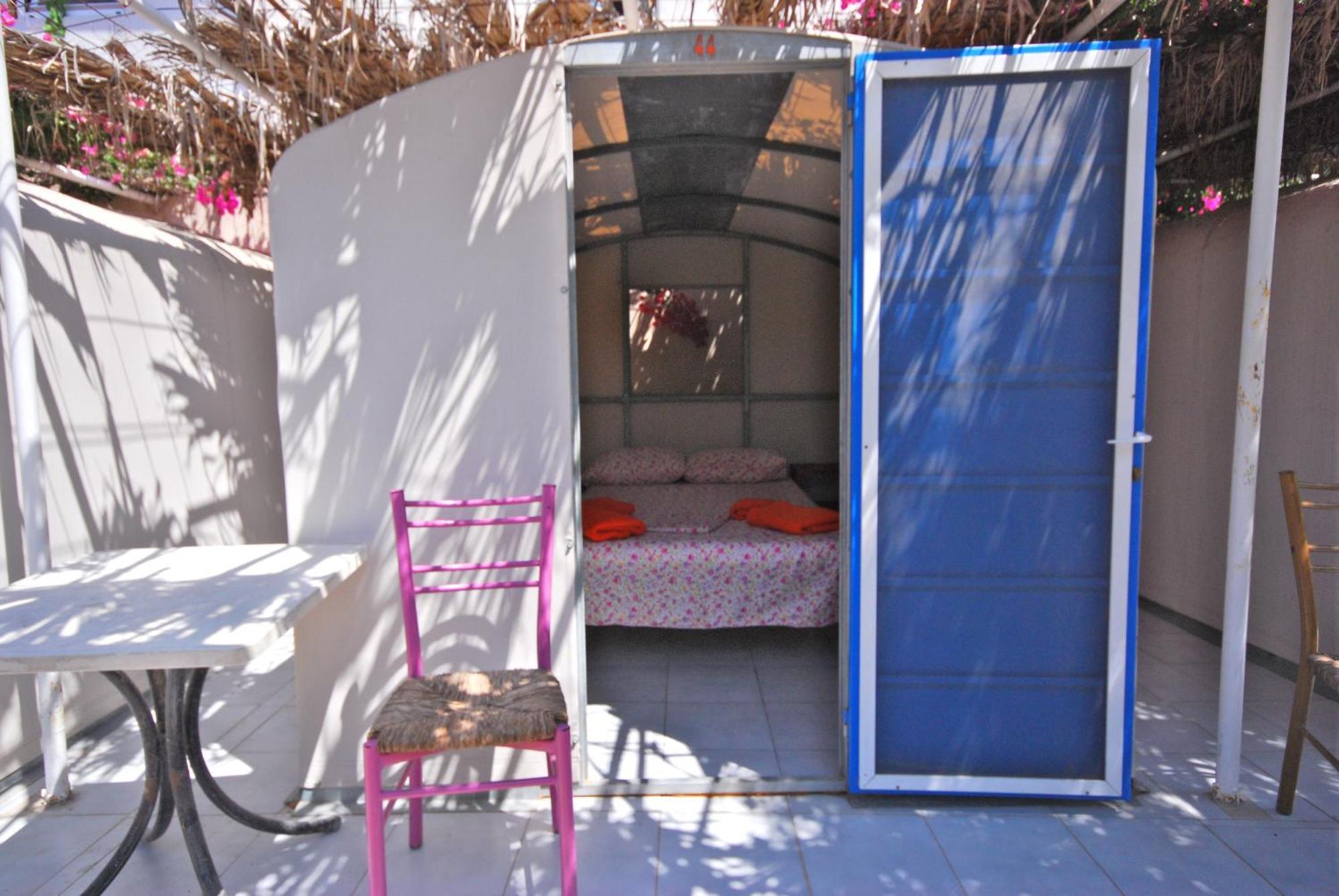 Santorini Camping & Hostel Φηρά Εξωτερικό φωτογραφία